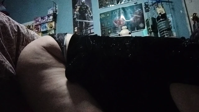 Açgözlü götümle oynuyorum