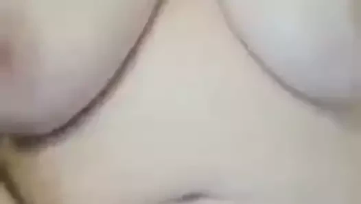 Bbw büyük memeler eş masturbates ile bullet vibratör inilti