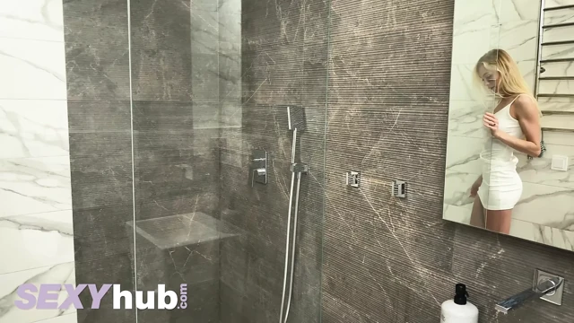 Lonely sarışın güzellik nancy bir kilitleme izolasyon mastürbasyon