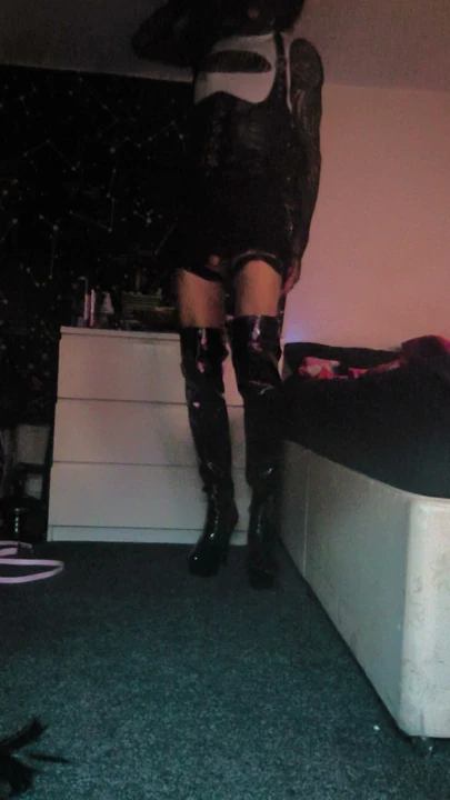 Lateks sissy orospu