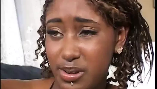 İyi tercih edilen Avrupalı olmayan sürtük ıslak tıraşlı amına yarak alıyor