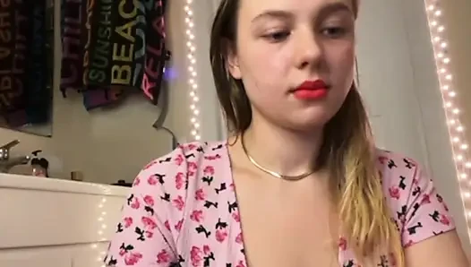 Dildo emiyor jucielussie ve çoraplı çılgın parmaklama