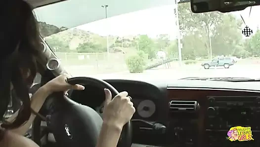 Suşi koşusu iki sarışın ve bir esmerle bu dünyanın üçlü seksinden çıkıyor