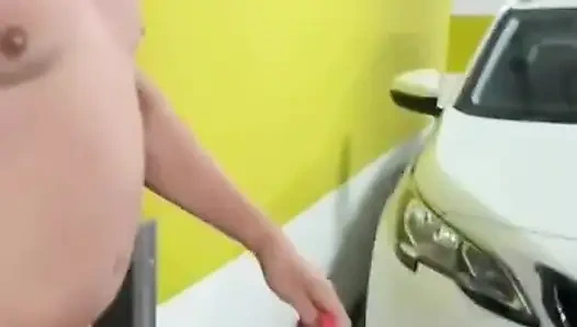 Alışveriş merkezi otoparkı