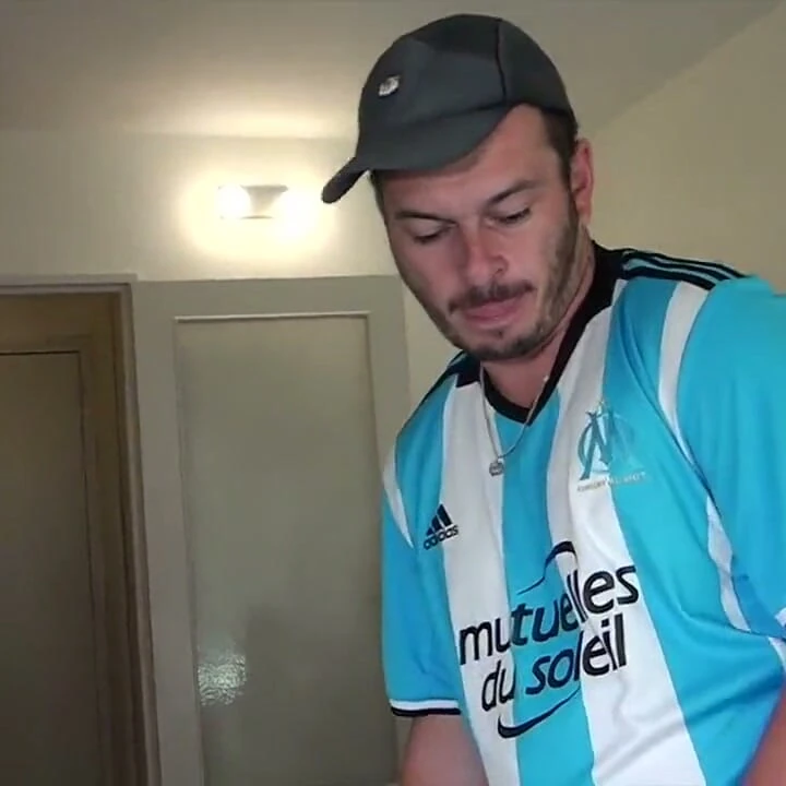Jess ve pullu delikanlı için spor ayakkabılı prezervatifsiz teslimiyet