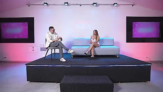 Lezbiyen üçlü grup sekste bar seksi latinler zevkle patlıyor ve sonunda seks makinesiyle çığlık atıyor!