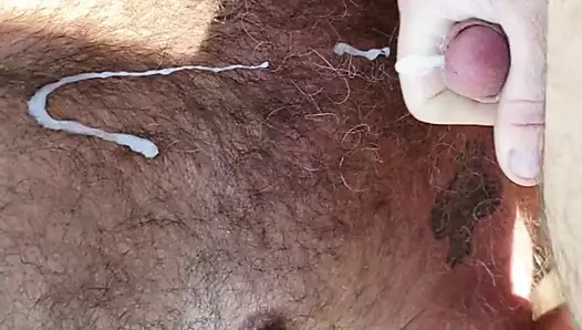 Yaşlı adamım taşaklarımda çalışırken bir yük vuruyorum