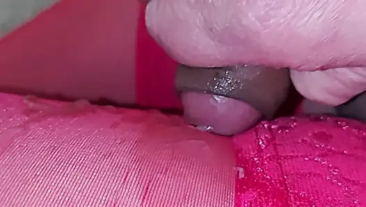 Kırmızı çoraplı ve Tenga oyuncağı