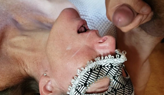 Anita Coxhard kocasından yüze boşalma ve ağzına boşalma alıyor