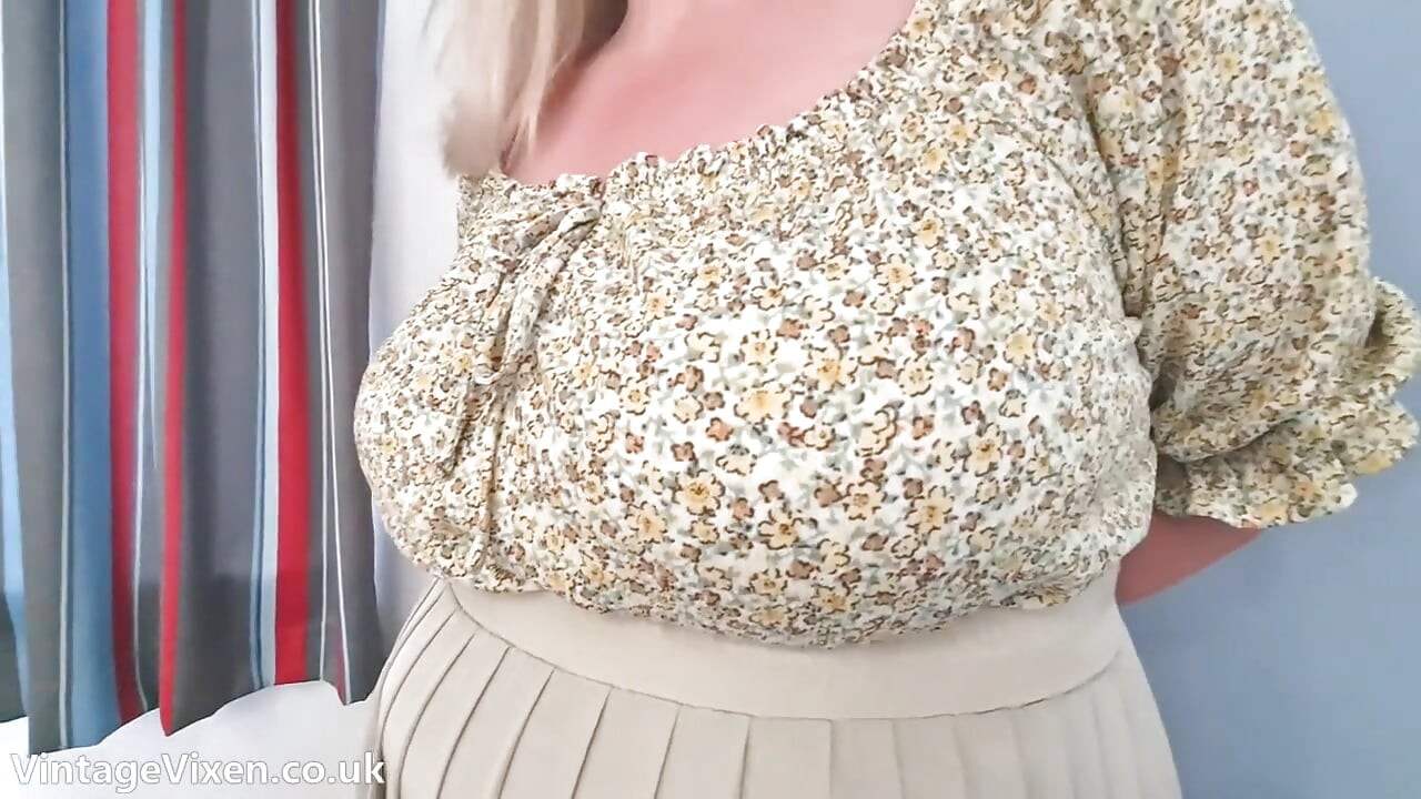 Seksi jane sutyen ve külotlu çorapla azdırıyor
