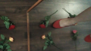 Çıplak ayak ve ayakkabı değişimi.