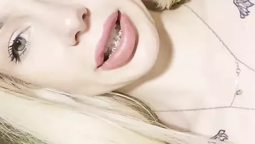 Sarışın Avrupalı sürtük baba istiyor