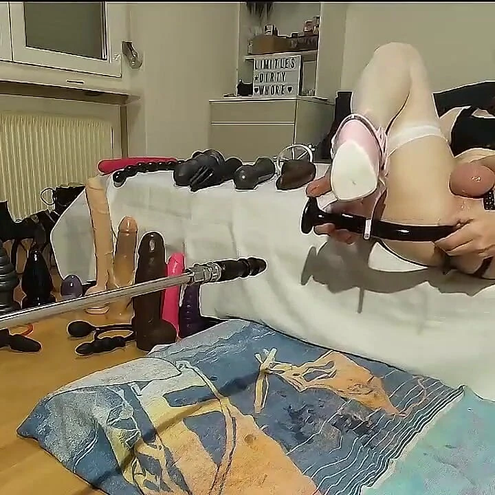 Uzun Dildo Çok Derinlerde Kalçada