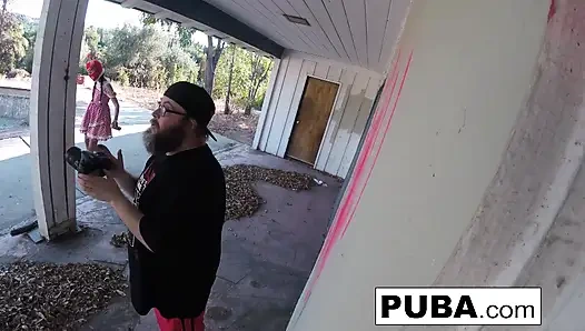 Marica Hase ev serserisi Chris Cock'tan büyük zenci yarağı alıyor!