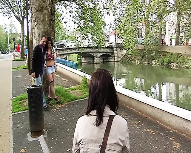 Büyük memeli Fransız kızlar yarak paylaşıyor ve anal ffm üçlü grup sekste boşalıyor