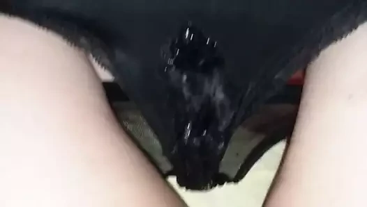 Femme au foyer doigte sa chatte mom milf cougar mouiller wet