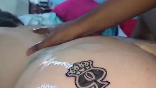 Qos sabah büyük zenci içine alıyor