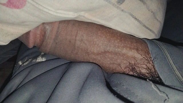 Gece geç saatlerde çok sert mastürbasyon videosu ve çok büyük ve ateşli yarak sert.