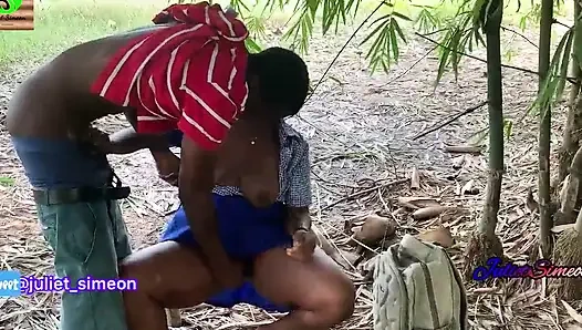 Julietsimeon kız, çalılıkta bir çiftçi tarafından sikildi.