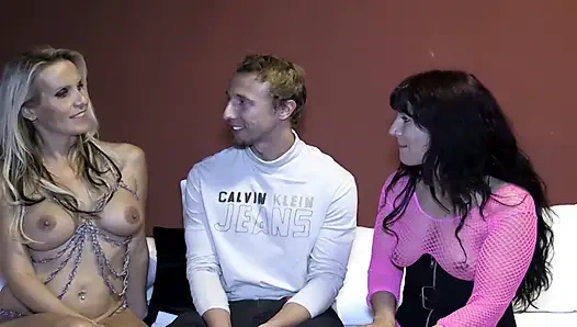 İki Fransız genç kız şanslı adamı nasıl boşaltacaklarını biliyor