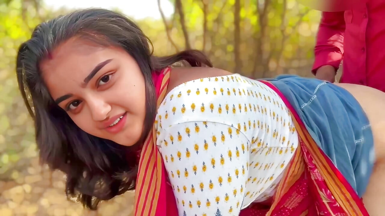 Hintli desi köylü kız açık havada sikişiyor viral mms videosu, sıkı amcık sikişi xxx video