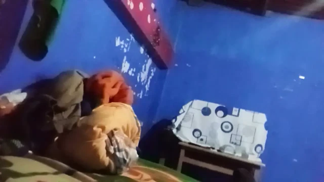 Elimle dövdüm