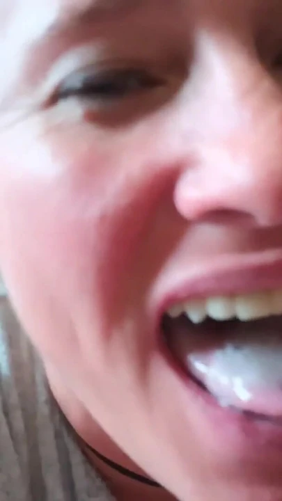 Эпический момент из "Я приготовила вкусный кримпай, который я сама отсосала из члена! ТАК ВКУСНО!!"