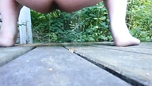 Beni popo gösteren havuza işemek