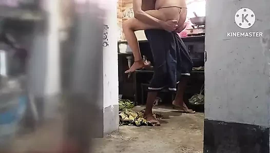 Müslüman kayınbiraderi AK'dan ayrılmaya başladığında yenge mutfakta çalışıyordu