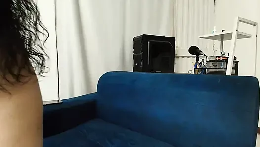 Eve çok gelen komşumu emiyor