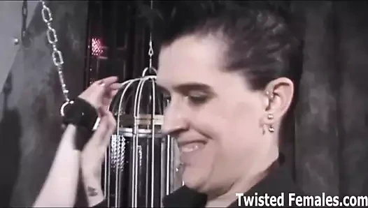 Kıçını sert bir şekilde domine edeceğiz