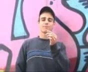 Kirli sigara içme sokak çocuğu solo yapar