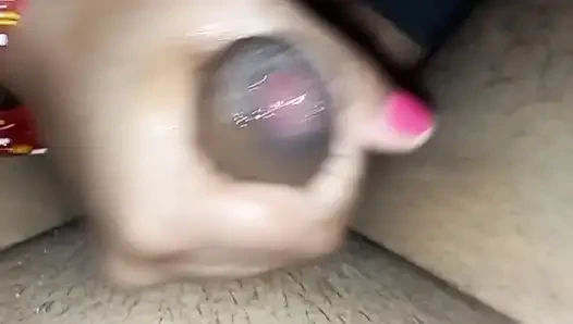 Güzel Hintli kadın elle muamele çekiyor