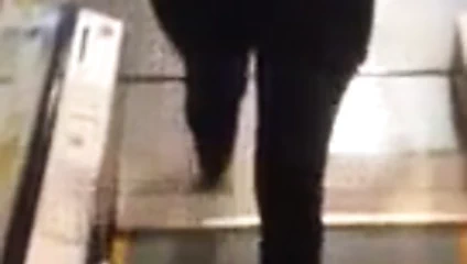 asyalı kaltak üzerinde the escelator