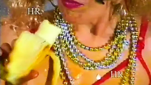 Ateşli sapık sürtüklerle iki sapık seks sahnesi