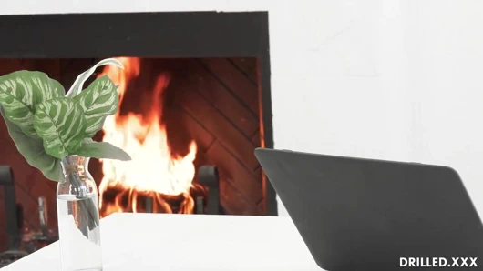 Sekreterin kıçını oral seksten sonra hademe tarafından delinmiş