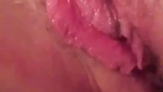 Benim eldivenli milf parmaklar ona sıcak kedi