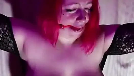 Tombul Bir Succubus Nasıl Eğitiliyor?