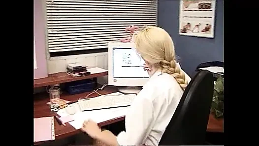 Genç sürtüklerle harika klasik grup seks partisi sikiliyor ve tüm büyük yaraklar tarafından boşalıyor