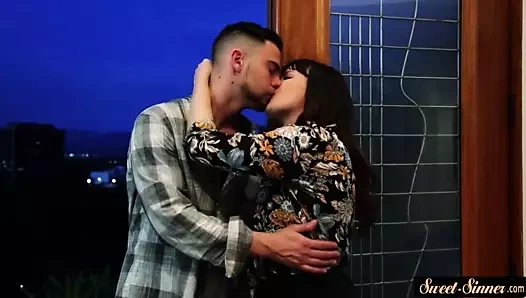 Baştan çıkarıcı üvey anne gags üzerinde sert horoz