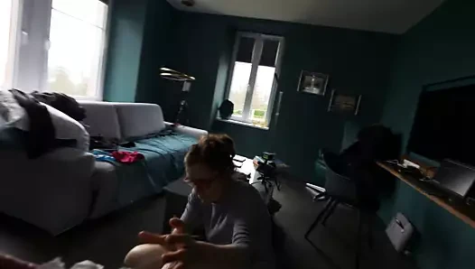 Chanta karım bardağa işedi ve ben onu içerim