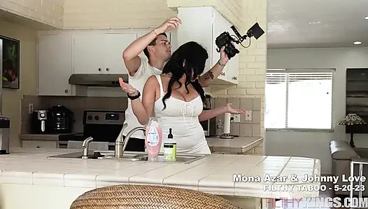 Büyük memeli üvey anne Mona Azar