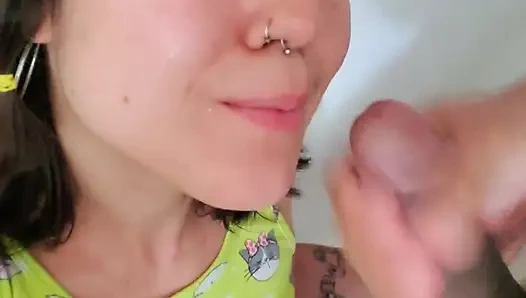 Onu ağzıma boşaltmak için lezzetli sakso, dölü seviyorum ve hepsini yutıyorum