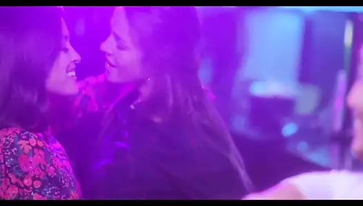 Lezbiyen sahne öpüşme