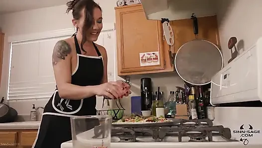 Sinn Sage ile office pizza partisi giantess