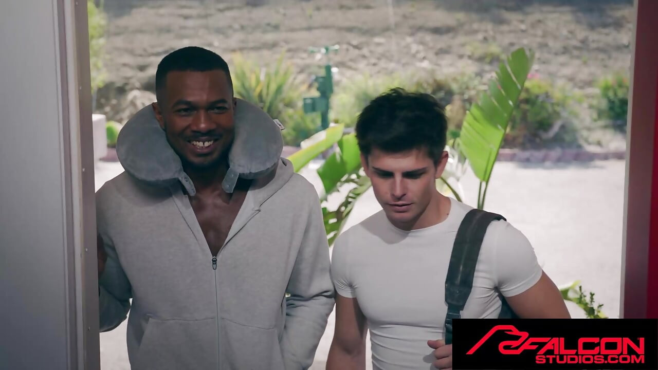 FALCON STUDIOS - Sean Xavier sporcu Seth Peterson Hard'a prezervatifsiz
