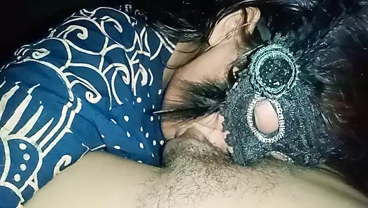 Bir arkadaşının yarağını sikiyor