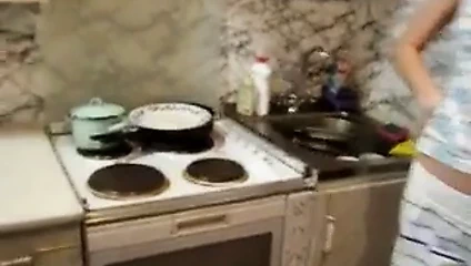 yüz kronları vahşi lanet üzerinde mutfak masası