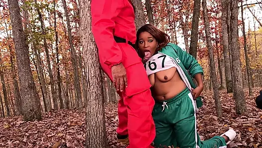 Açık havada kalamar oyunları parodi seksi Nina Rivera vs Don Whoe