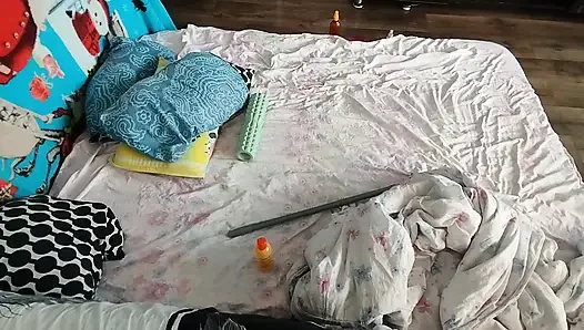 Ateşli bir çiftin vücuda yağ ile şehvetli masajı.